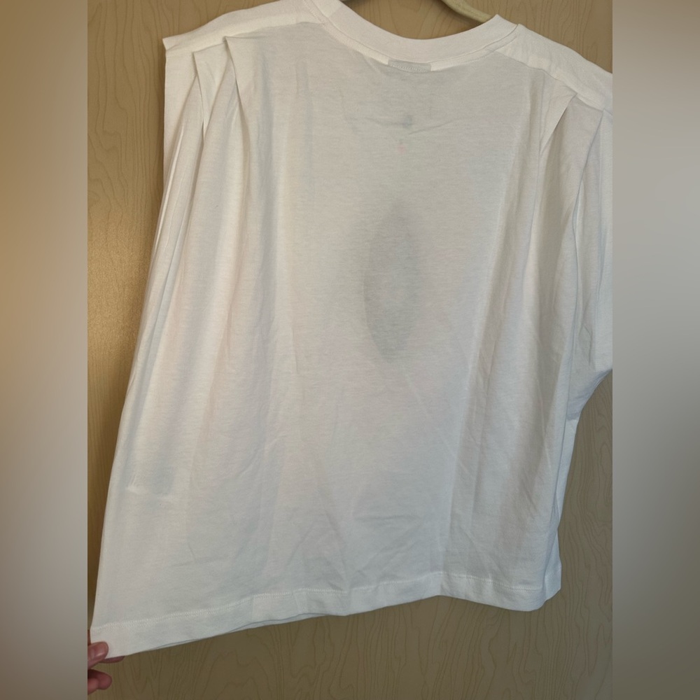 FARM Rio White Tee with Pink and Yellow Parrot Graphic - Picture 6 of 9